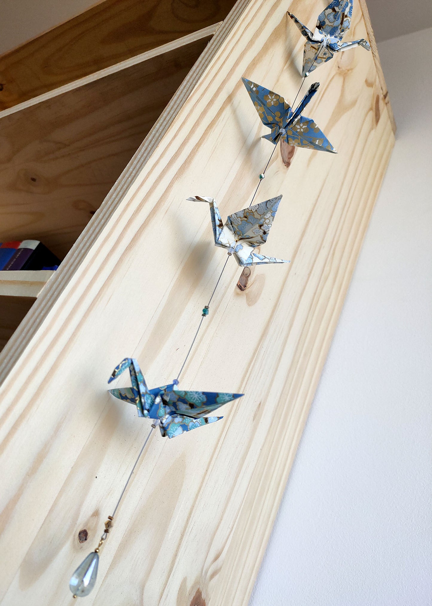 Guirlande verticale en origami bleue - Junko   Guirlande Mercy&rsquo;s Fancy