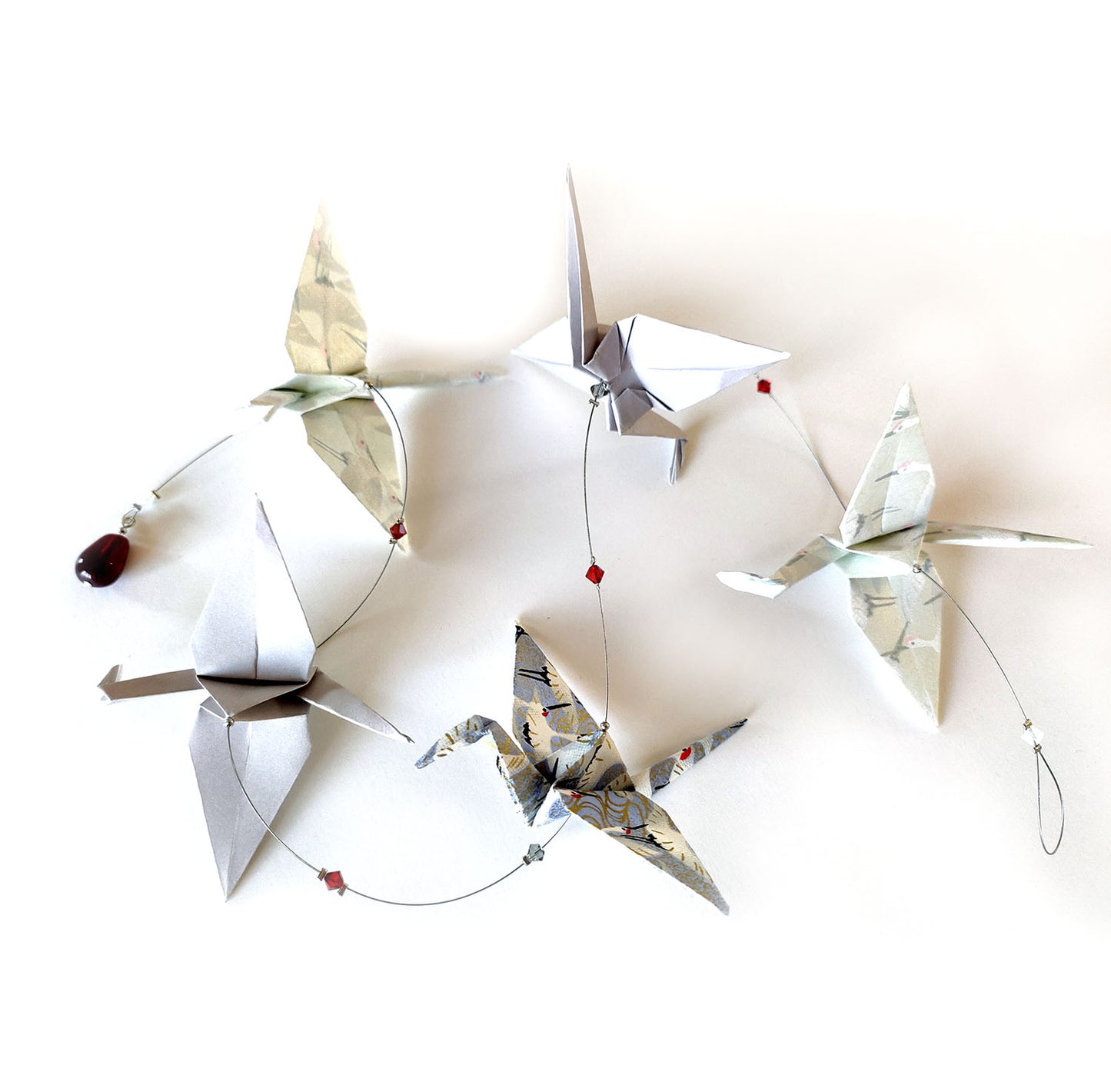 Guirlande verticale en origami rouge et grise - Kaede   Guirlande Mercy&rsquo;s Fancy