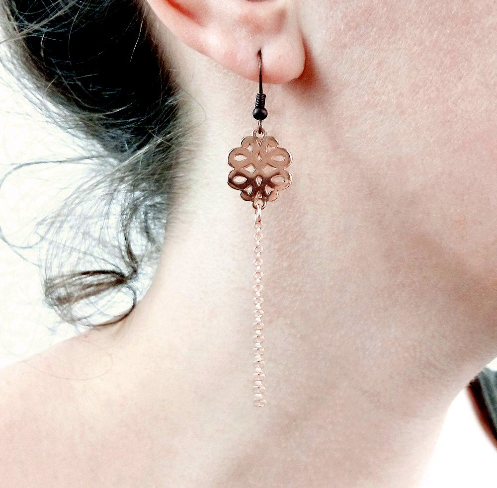 Boucles d'oreille dorées rose à nœuds celtiques - Sterenn - MercysFancy